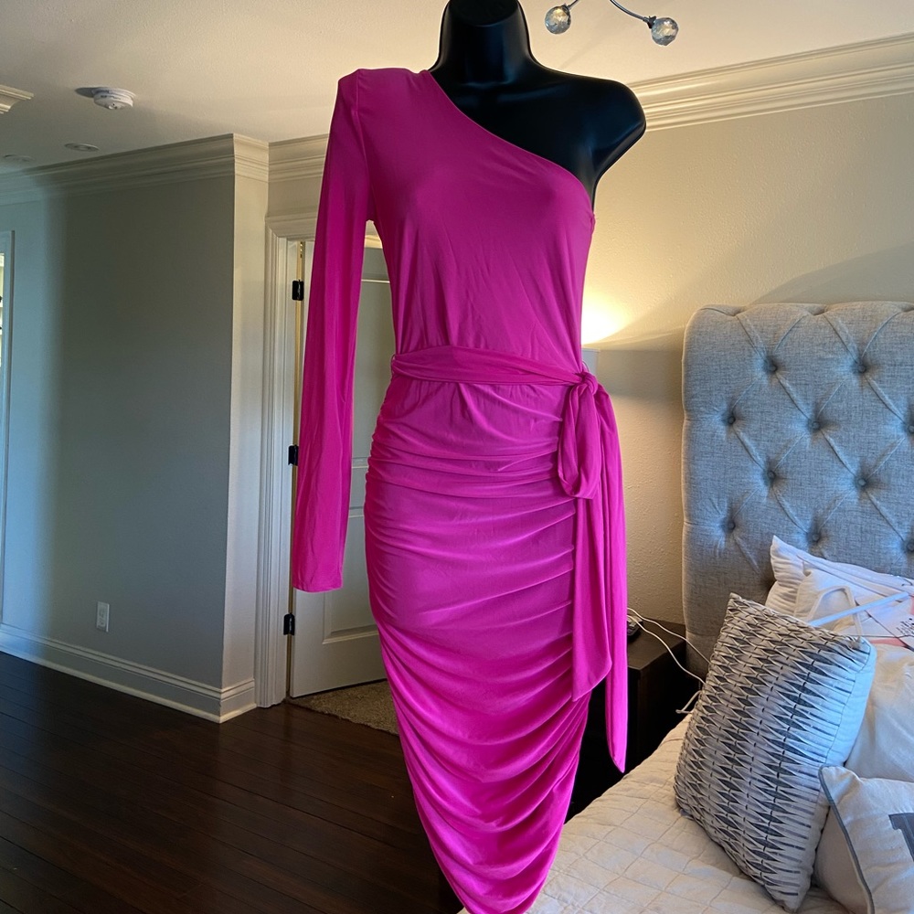 Women’s Fashion Nova Ruched Midi Dress Color: Pink Size: Medium (7-9) New w/ Tag